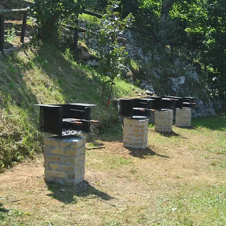 里约普隆营地旅馆 *